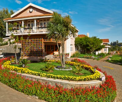 https://imgcld.yatra.com/ytimages/image/upload/t_hotel_yatra_city_desktop/v1460108396/Domestic Hotels/Hotels_Ooty/Club Mahindra Derby Green Ooty/Facade_Pano.jpg